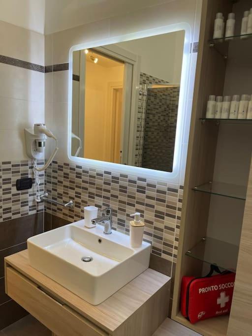 Nel Quartiere Bayres Suite Completamente Rinnovata Milano Dış mekan fotoğraf